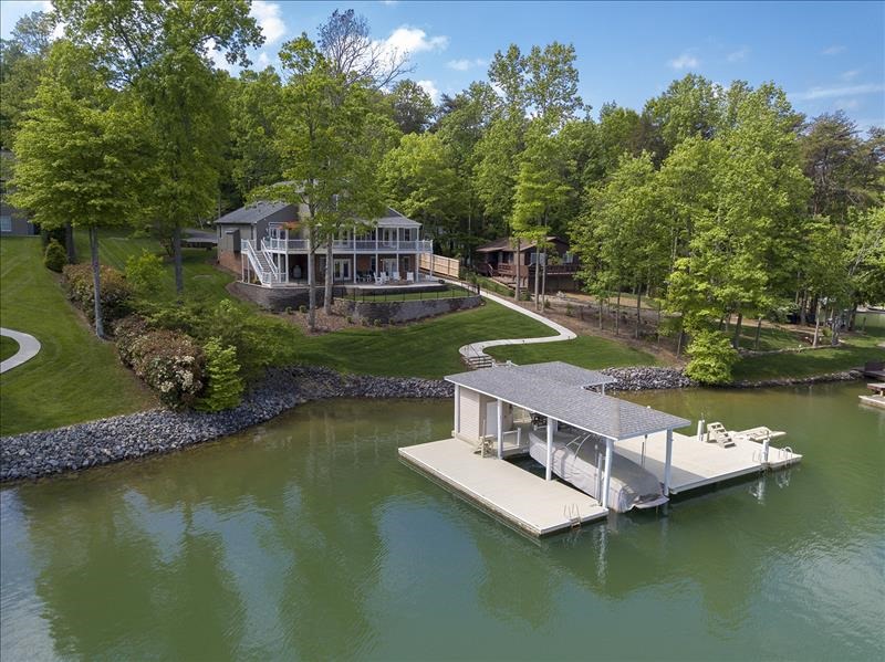 Dixie Living Lake Retreat